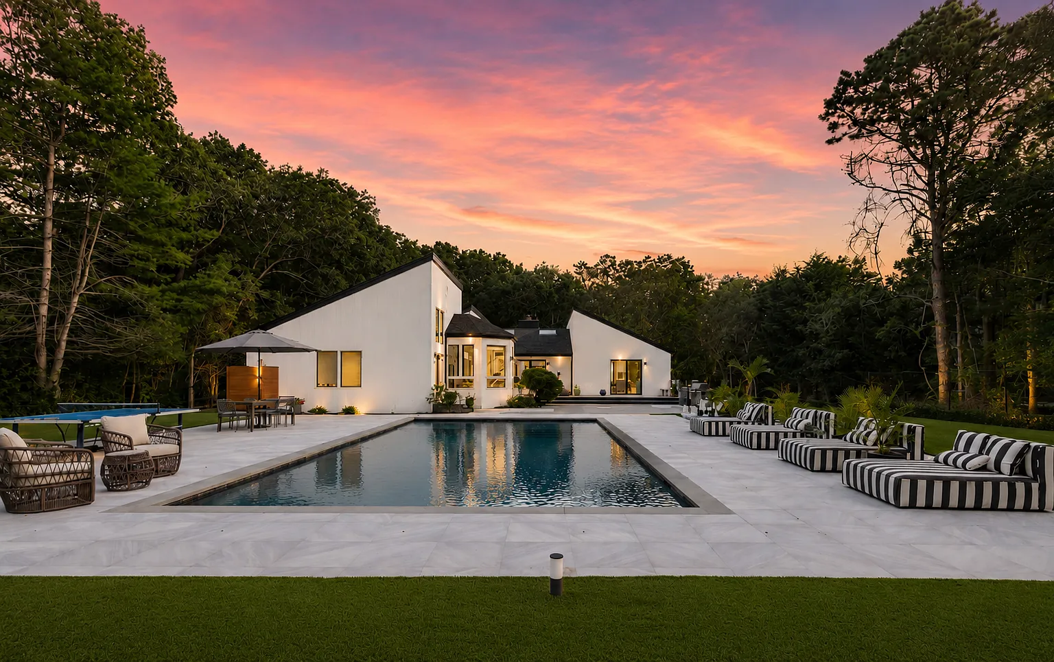 Stunning Modern Rental — Photo 1