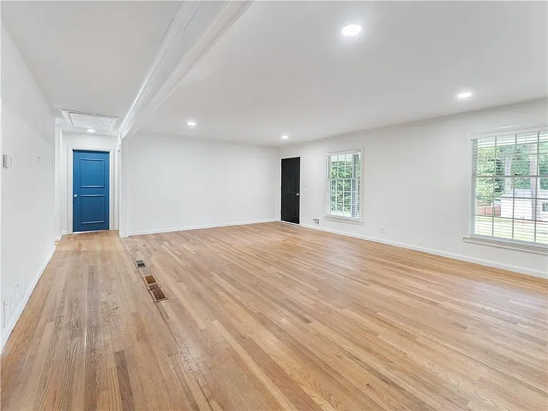 1685 Dunwoody Pl NE #TOP — Photo 3