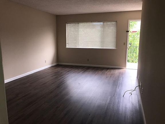 4th image of 3844 Moorpark Ave APT 3