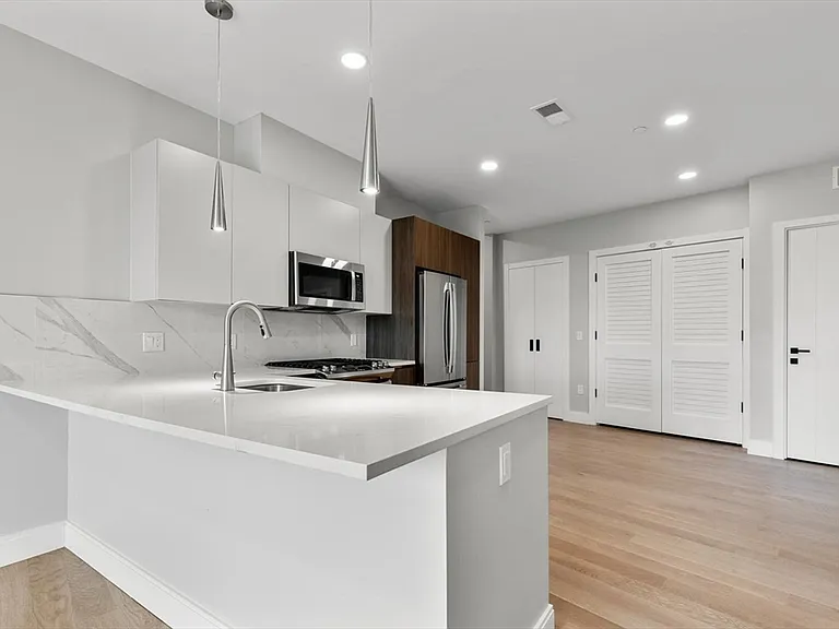 90 Central St #408 — Photo 1