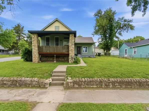 932 Dakota St, Leavenworth, KS 66048
