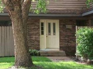 356 N Airlite St, Elgin, IL