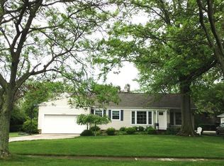 1085 Melrose Dr, Westlake, OH 44145