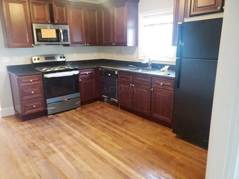 87 Bartlett St #7 — Photo 6