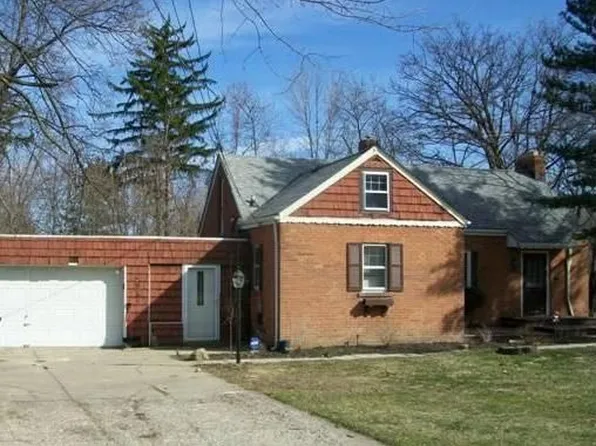 29451 Eddy Rd, Willoughby Hills, OH 44092
