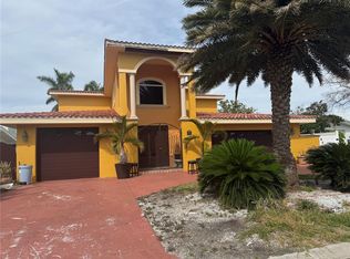 11105 8th St E, Treasure Island, FL 33706