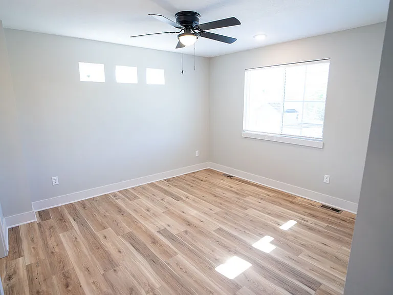 1235 SE 8th Cir — Photo 11