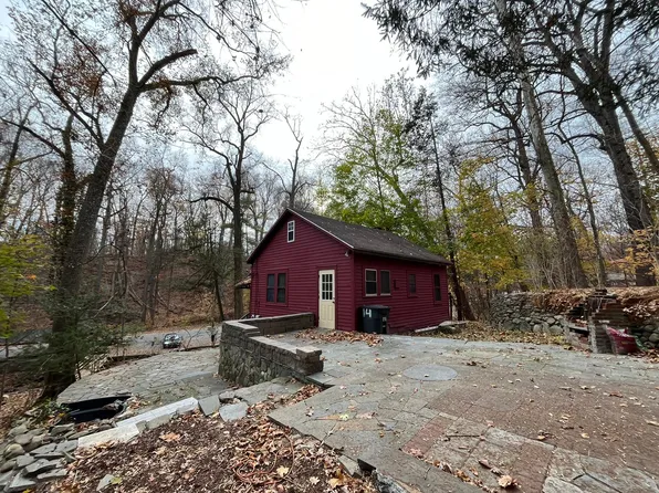 142 Caesars Ln, New Windsor, NY 12553