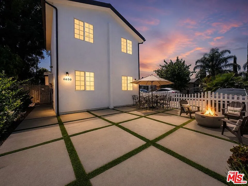 2 bed, 1.5 bath, 966 sqft, $2,950 — Photo 1