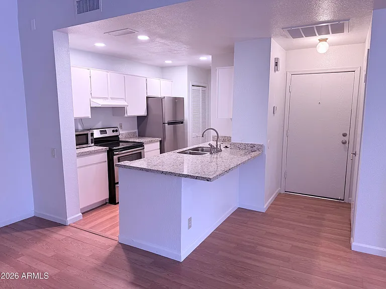 2035 S Elm St #208 — Photo 4