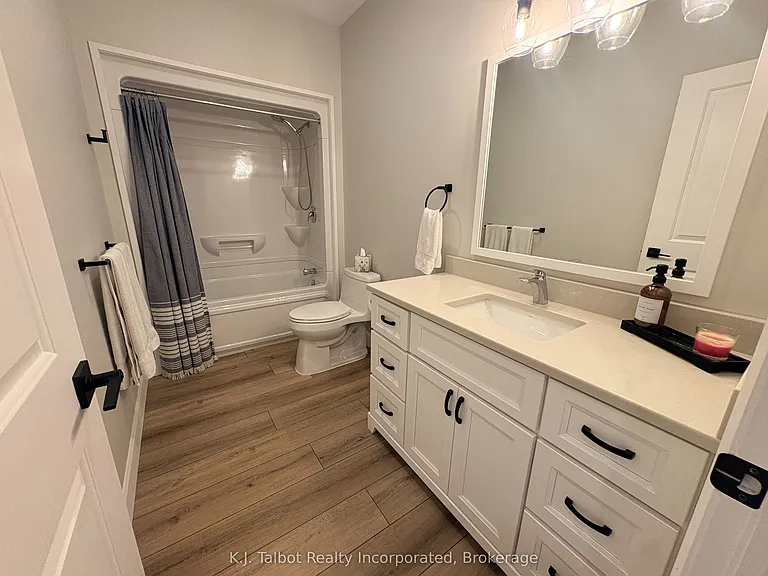 451 Woodridge Dr #2 — Photo 8