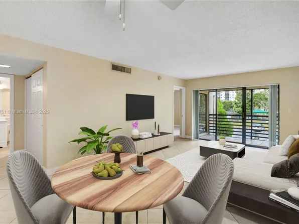 2326 S Cypress Bend Dr APT 218, Pompano Beach, FL 33069