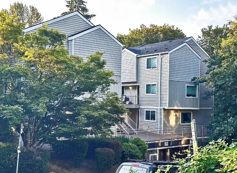 2 bed, 2.5 bath, 1100 sqft, $1,995 — Photo 1