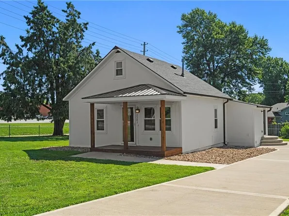 2201 Grand Ave, Leavenworth, KS 66048