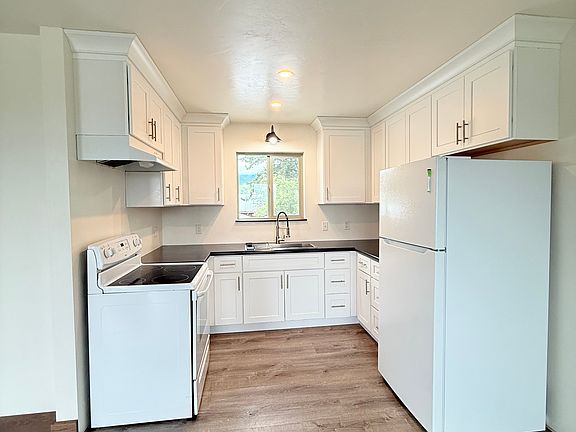 2nd image of 418 N Florence St #330