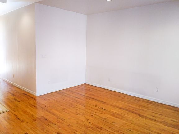 4th image of 220 W 132nd St #2