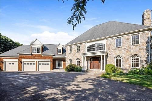 2nd image of 26 Garnet Hill Ln