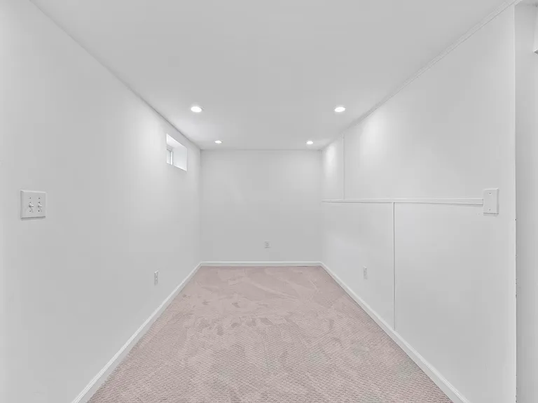 716 Audrey Ln — Photo 33
