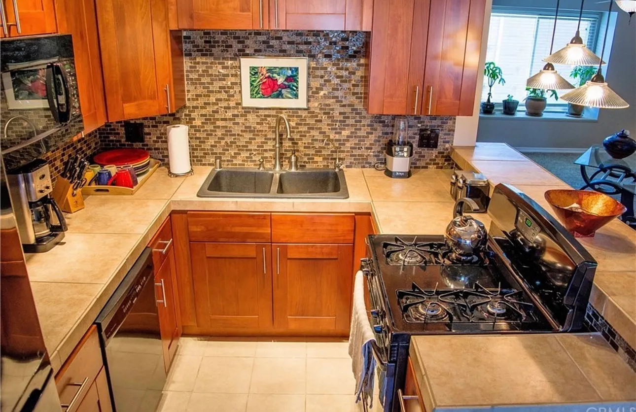 1 bed, 696 sqft, $2,350 — Photo 4