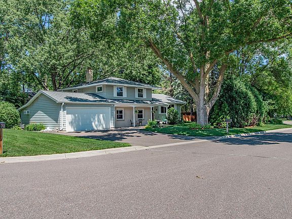 3rd image of 2731 Crown Hill Ct