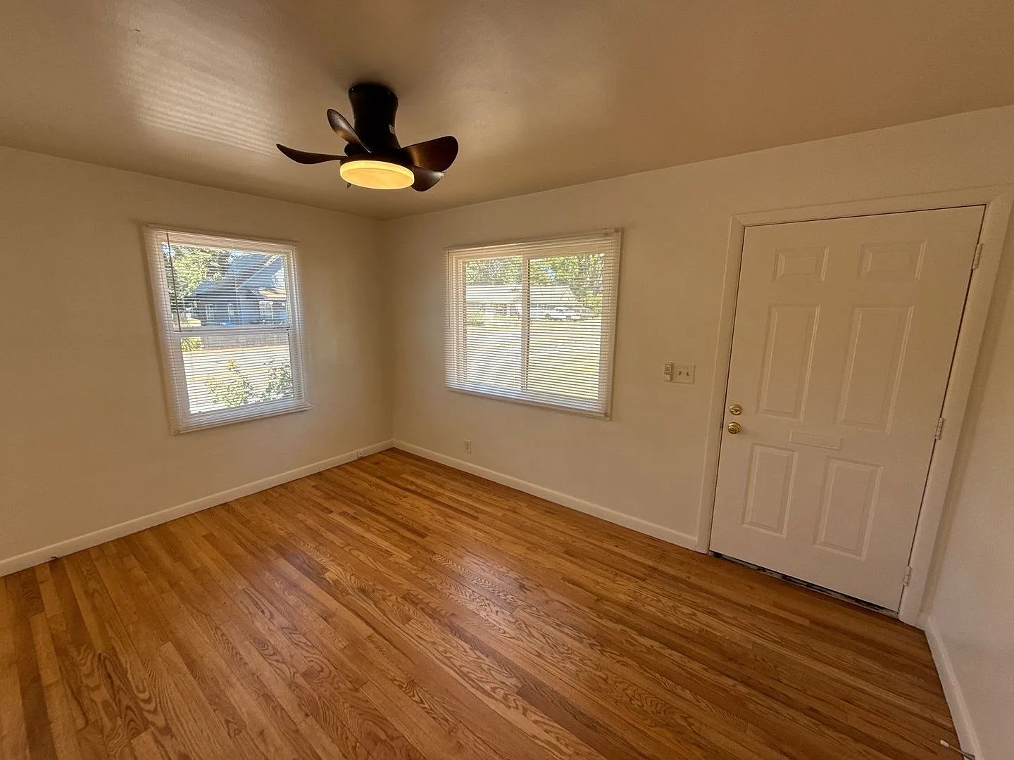 1 bed, 1.0 bath, 450 sqft, $1,125 — Photo 2