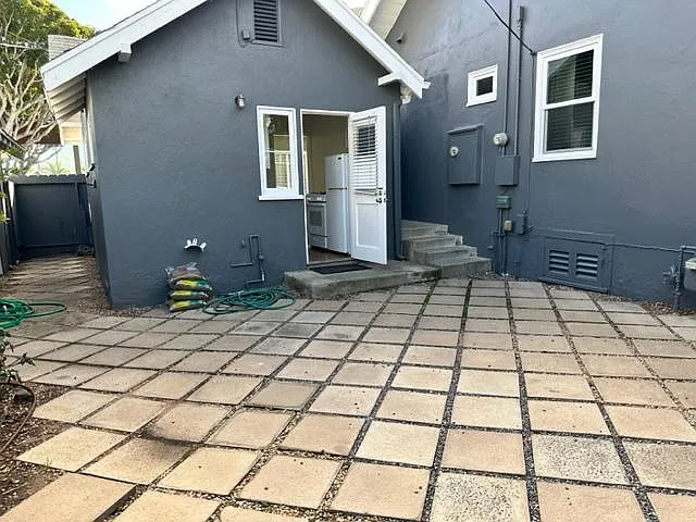 236 W East St W — Photo 16