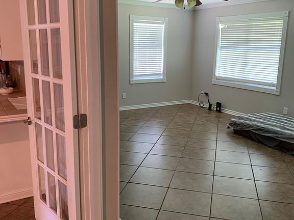 5th image of 2903 Forsythe Ave