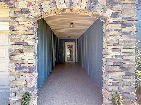 3rd image of 701 Clay Ct