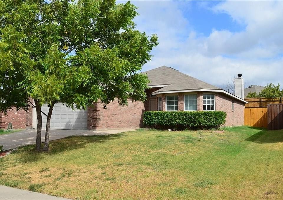 1st image of 2620 Emerald Ln