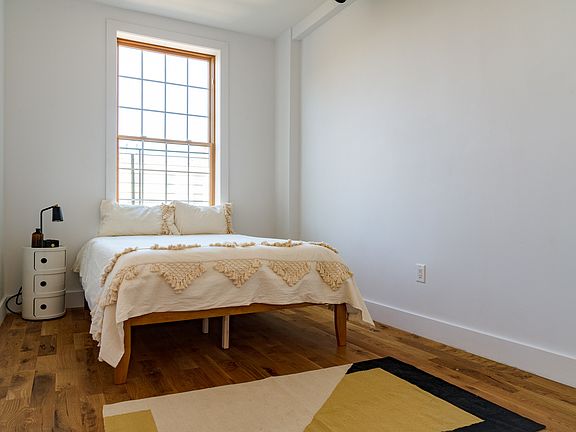 5th image of 1053 Jefferson Ave #3