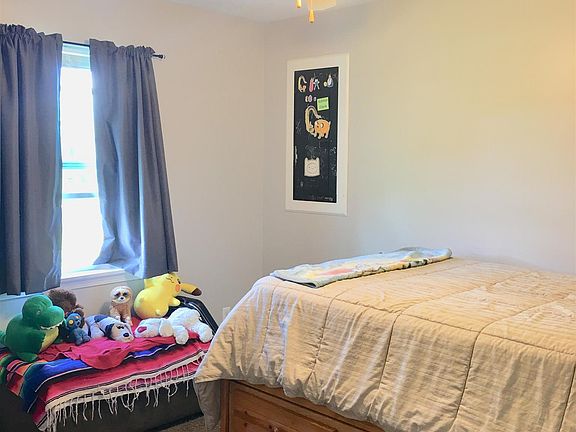 4th image of 74 N E St
