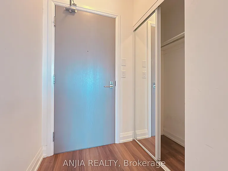 7165 Yonge St #2211 — Photo 5