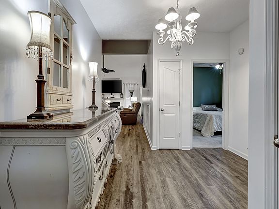 4th image of 3307 Cotswold Ln