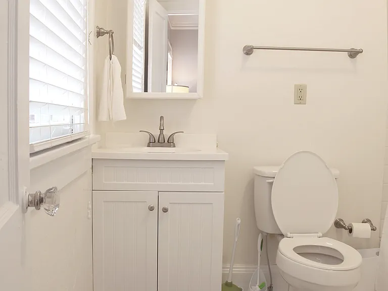 1721 Monroe Dr NE — Photo 12