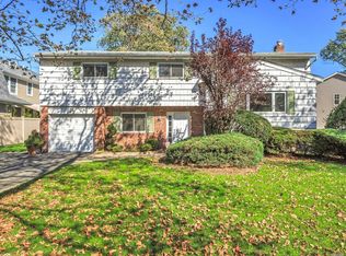 24 Fern Dr, Jericho, NY 11753