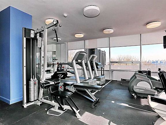 3rd image of 6050 Boulevard East