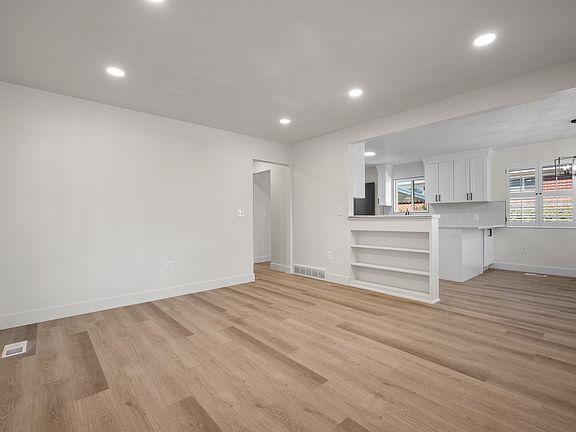 5th image of 1569 E Lanebrook Cir S