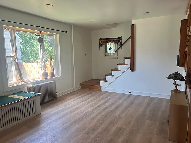 1133 Valley View Rd — Photo 4