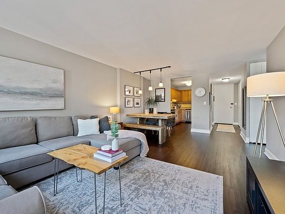 5th image of 1660 N La Salle St #309