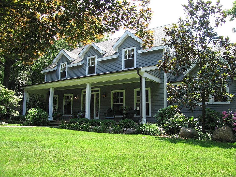 4 BR Traditional Colonial