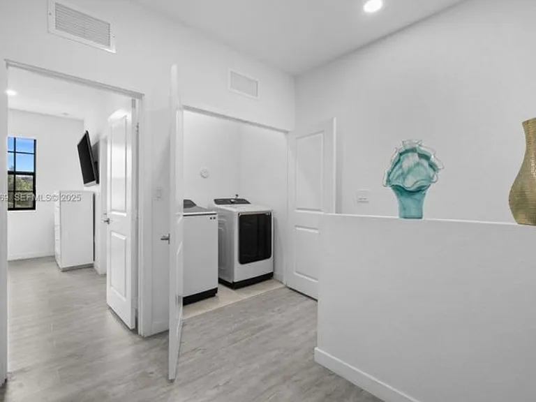 757 SW 11th St #2 — Photo 4