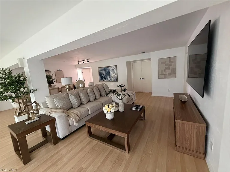 576 Retreat Dr #201 — Photo 19