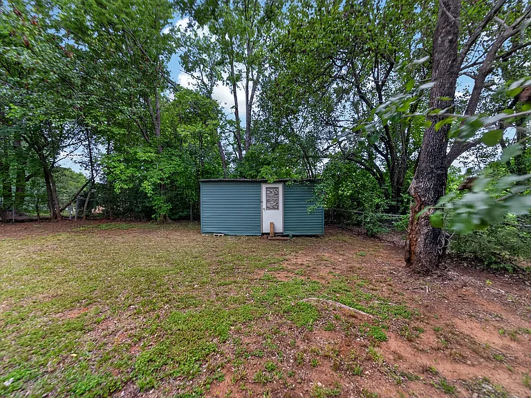 1511 Milam Dr — Photo 17