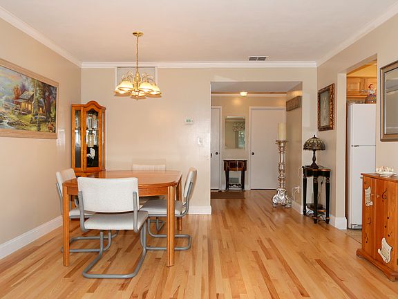 5th image of 157 Carriage Ct APT A