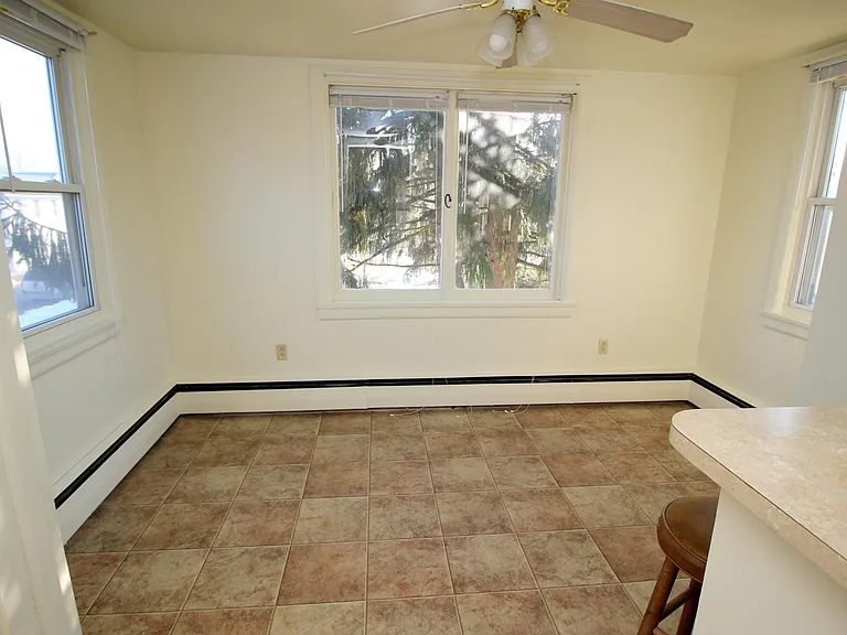 209 N Washington St — Photo 4