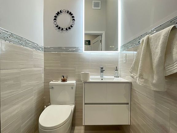 4th image of 1001 S 4th St #32