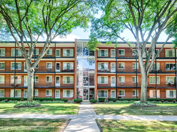 2915 W 13 Mile Rd APT 301, Royal Oak, MI 48073