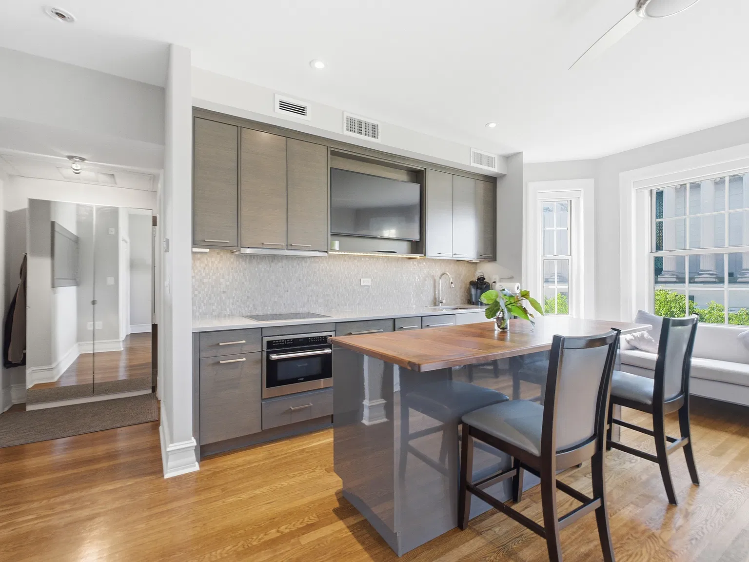Studio, 369 sqft, $1,900 — Photo 2