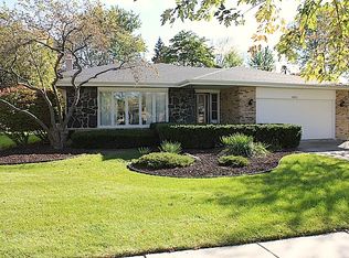 8005 Farmingdale Dr, Darien, IL 60561