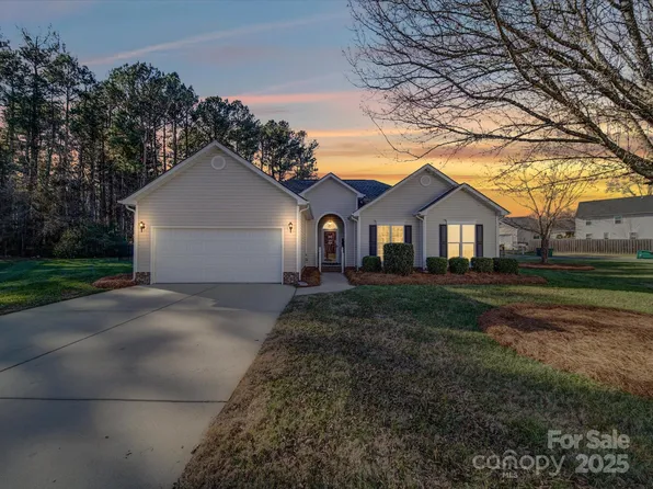 537 Scarlet Leaf Ln, Oakboro, NC 28129